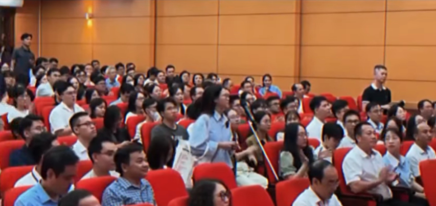 Bé gái lớp 5 có màn trả lời phỏng vấn gây bão MXH: 13 năm trước mạnh dạn nói ước mơ, giờ đã làm được, còn oách như này đây!- Ảnh 2.