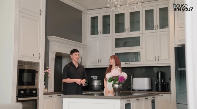 Lấy đại gia ngành khách sạn, cô gái đổi đời thành bà hoàng: Được chồng chiều như em bé, tặng luôn biệt thự 100 tỷ giữa quận 7 - Ảnh 15.