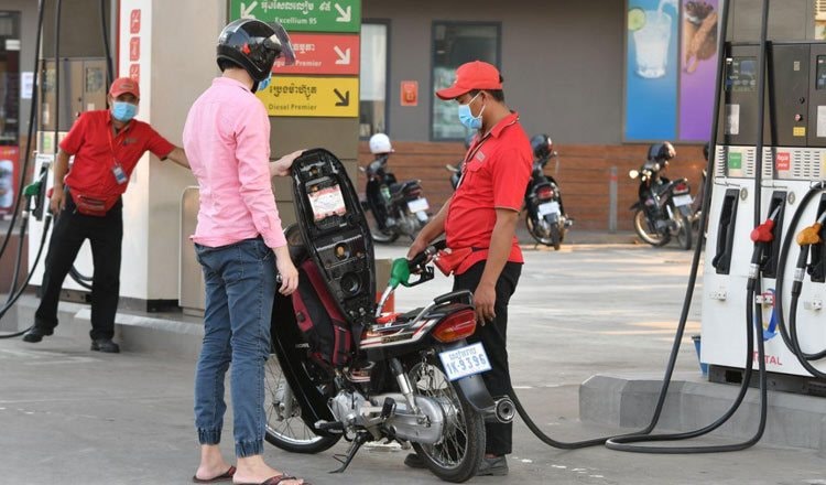 Bất chấp nhiều loại thuế phí về 0, giá xăng tại Campuchia vẫn tiếp tục tăng rất cao- Ảnh 1.