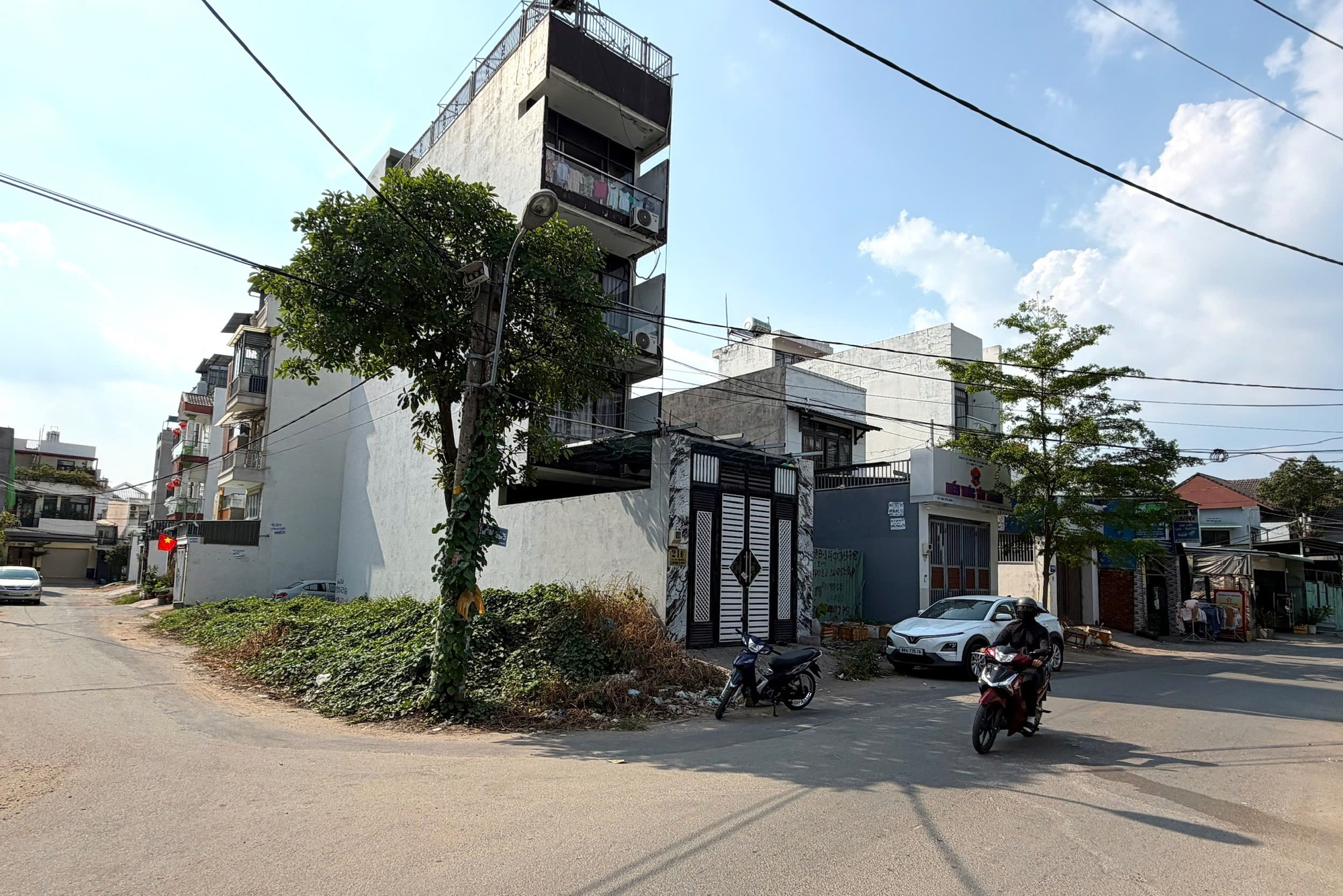 Trầy trật xây nhà, ngóng chờ quy chế mới - Ảnh 1.