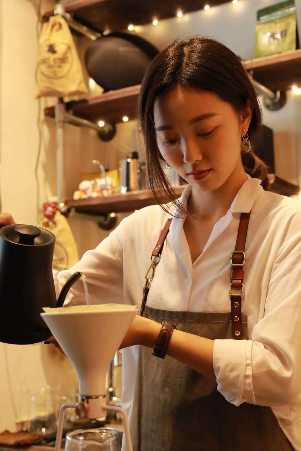 Từ vụ "phốt" quán cà phê nổi tiếng Đà Nẵng: Nhân viên luôn thấy bị bóc lột, còn chủ thì nghĩ “trả đủ lương” là xong!- Ảnh 1.