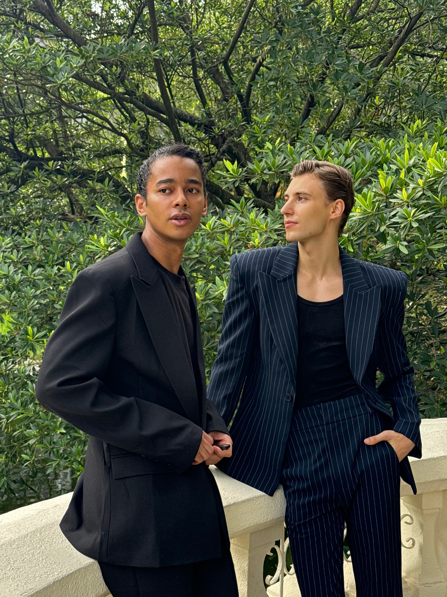 Danh tính 2 khách Tây rủ nhau đến Việt Nam, quay cảnh ở Cao Bằng đẹp như phim điện ảnh- Ảnh 9.