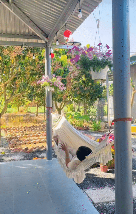 25 tuổi xây nhà 70m² chỉ với 200 triệu ở Khánh Hòa: Nhìn căn nhà nhỏ giữa sân vườn, nhiều người không tin nổi chi phí- Ảnh 2.