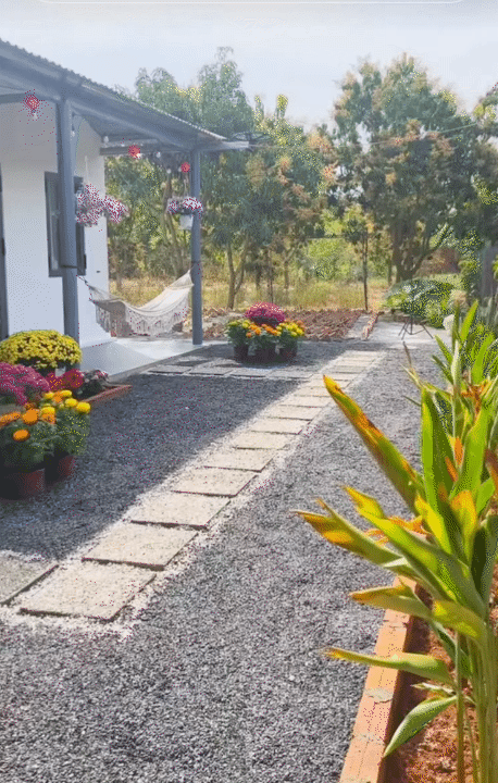 25 tuổi xây nhà 70m² chỉ với 200 triệu ở Khánh Hòa: Nhìn căn nhà nhỏ giữa sân vườn, nhiều người không tin nổi chi phí- Ảnh 4.
