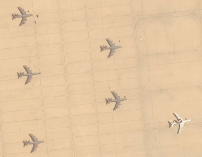 Iran tuyên bố bắn hạ F-35 Mỹ trên không phận; "máy bay mắt thần" phơi xác- Ảnh 4.