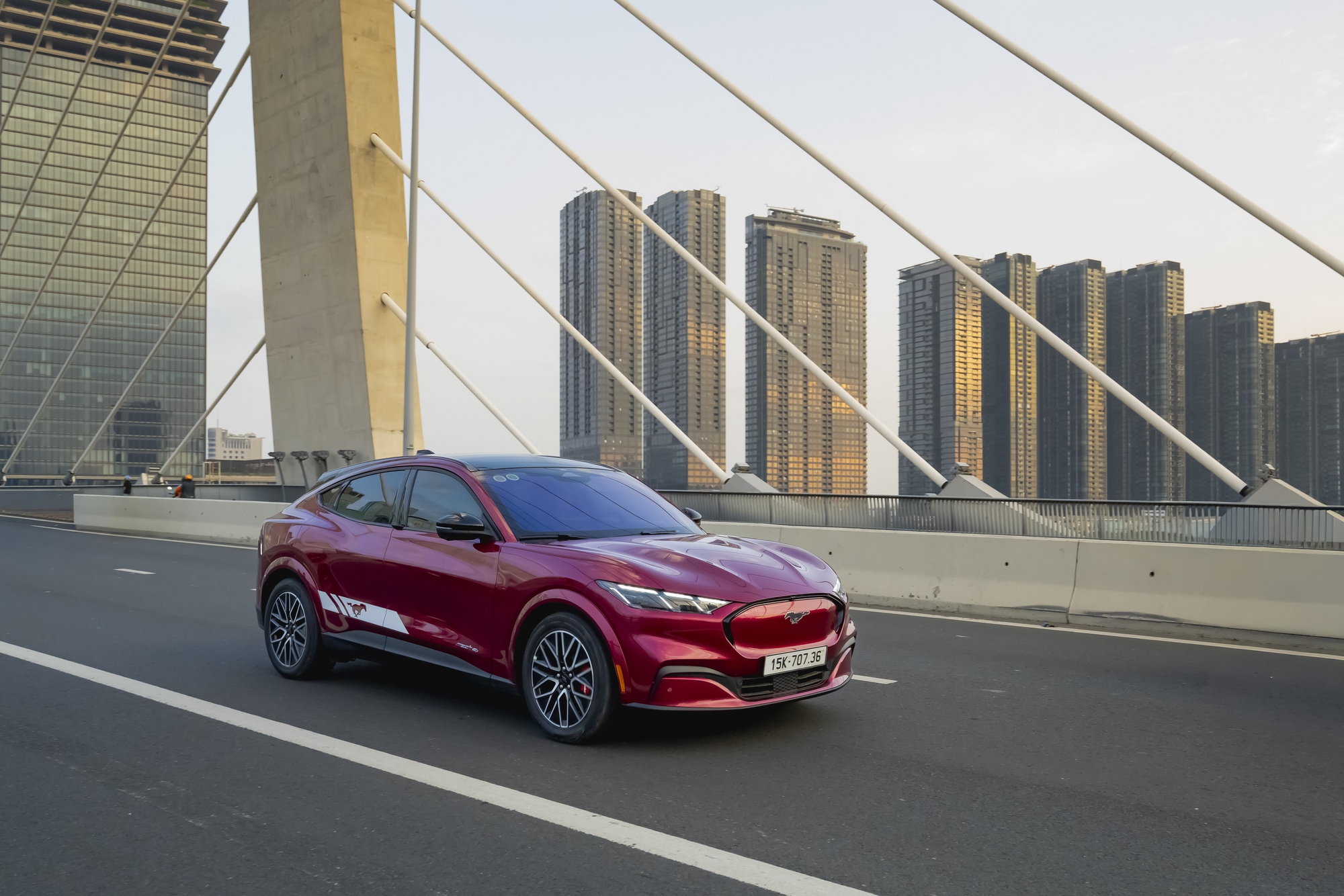 Ford chơi lớn, 'hạ giá' gần 1 tỷ đồng cho mẫu xe điện Mustang Mach-E  - Ảnh 3.