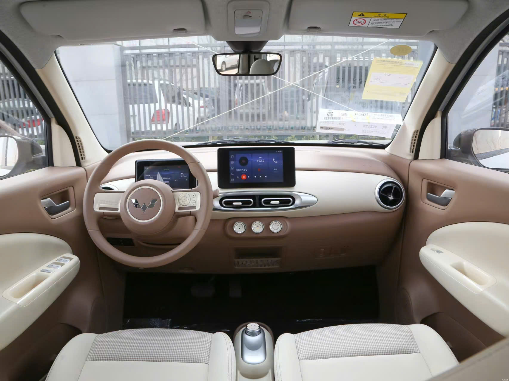 Mẫu xe điện mini Trung Quốc 'bán chạy thứ 2' tại Việt Nam chính thức mở bán: Giá bán rẻ hơn VF3, chạy 300km/1 lần sạc đầy - Ảnh 3.