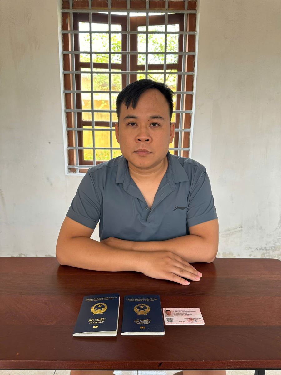 Tài khoản nhận 2 tỷ đồng mỗi ngày, Hà Văn Huynh SN 1990 ngay lập tức bị bắt- Ảnh 1.