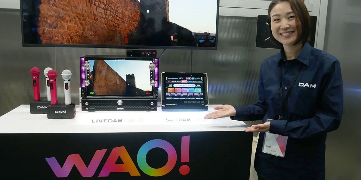 Nhật Bản ra mắt Karaoke không nút bấm, dùng AI phân tích khuôn mặt để phát bài "tủ" của người dùng- Ảnh 1.