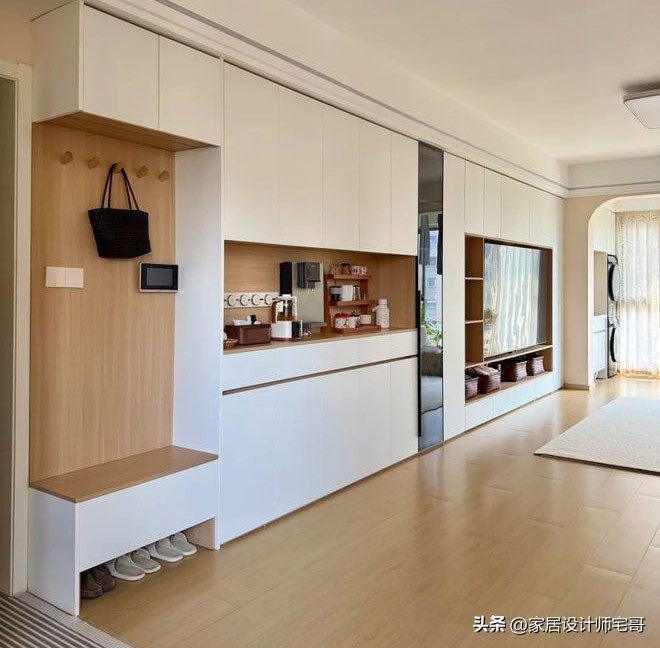 Cãi nhau vì đóng quá nhiều tủ, 3 năm sau người vợ thừa nhận: Nhà gọn hay bừa phụ thuộc vào chỗ chứa đồ- Ảnh 2.