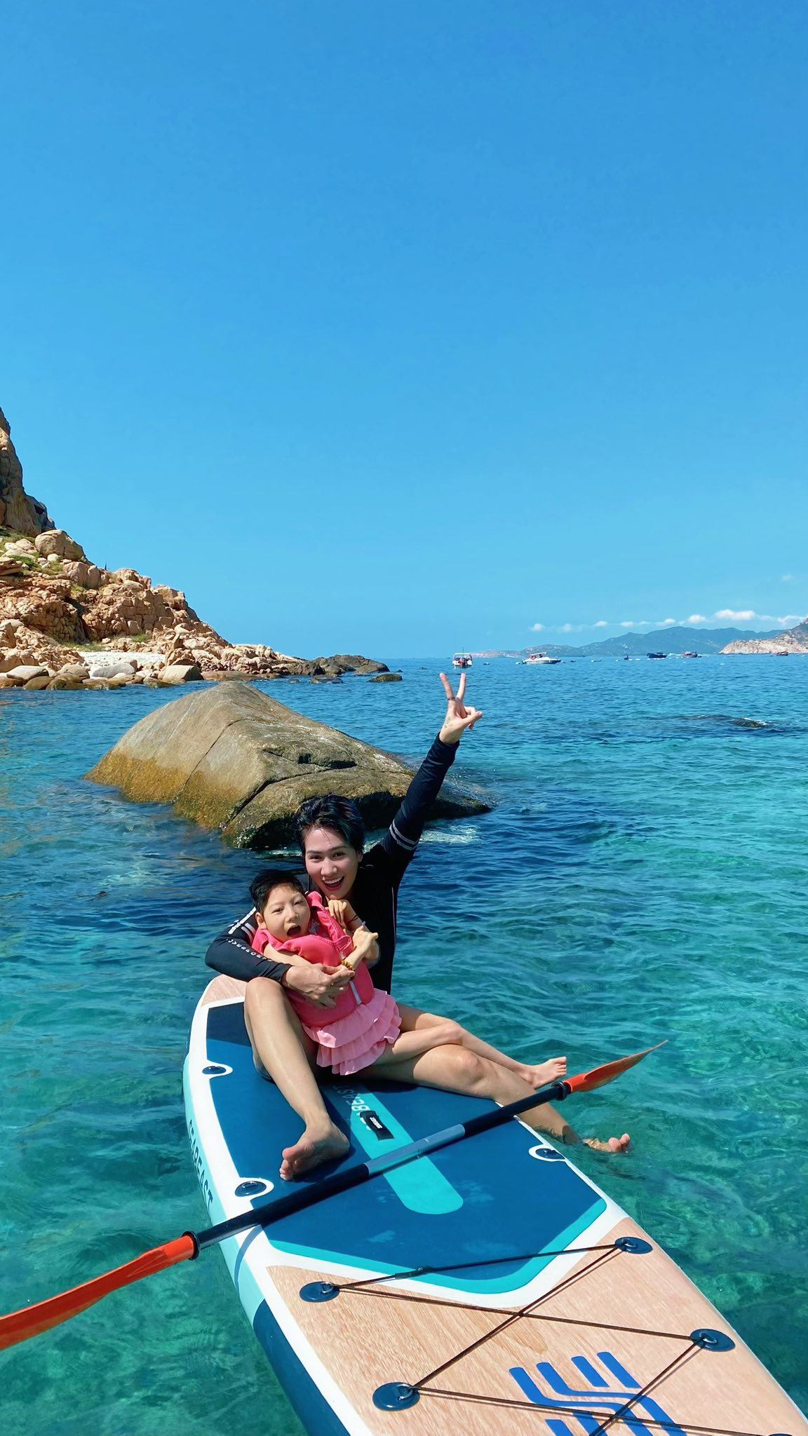 Nữ diễn viên Việt thả con bại não xuống biển, hàng trăm người phải thốt lên: "Người mẹ vĩ đại" - Ảnh 3.