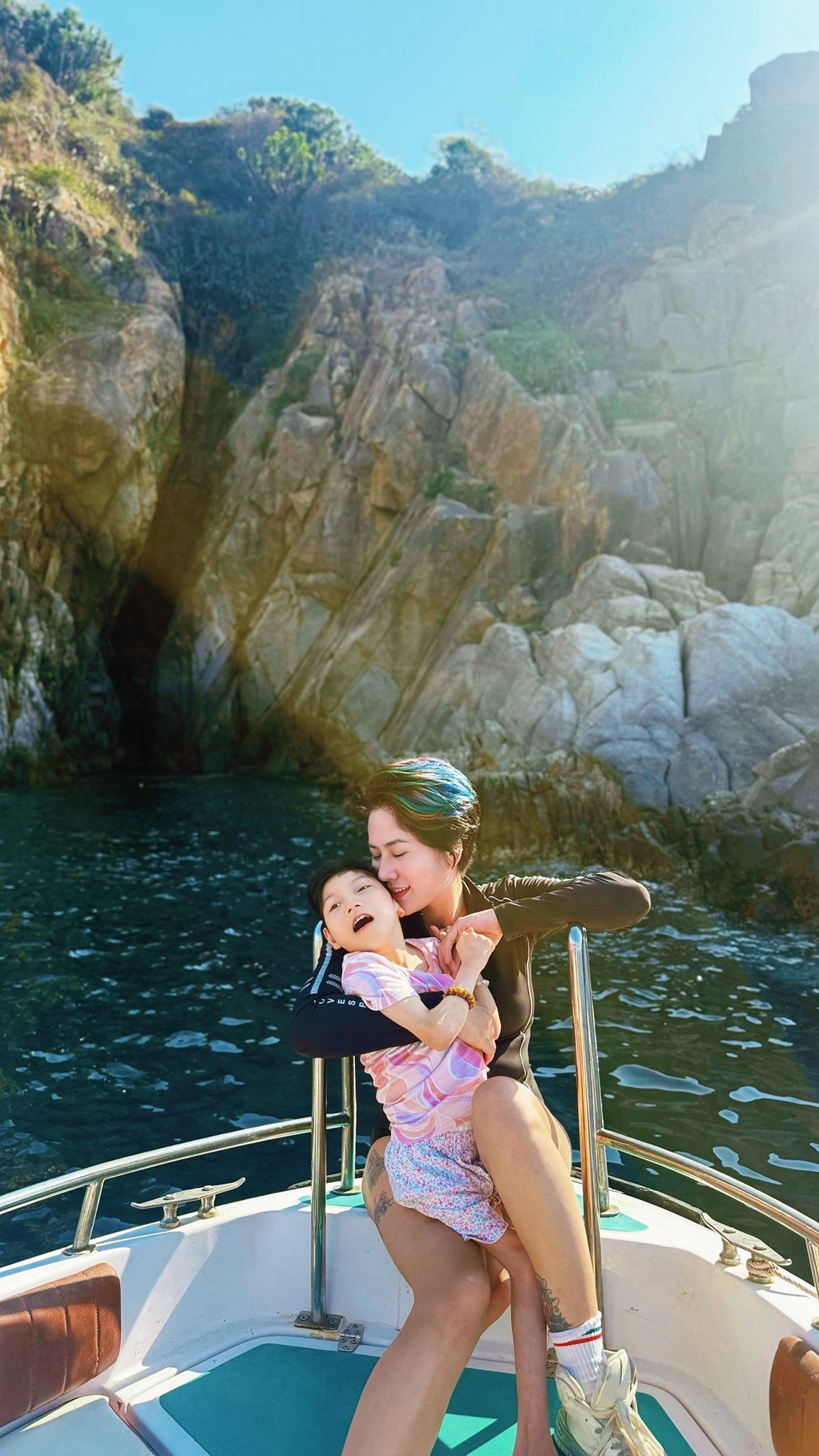 Nữ diễn viên Việt thả con bại não xuống biển, hàng trăm người phải thốt lên: "Người mẹ vĩ đại" - Ảnh 4.