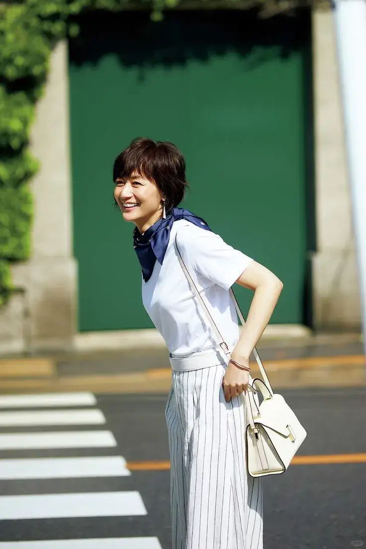 Chị gái tôi, 50 tuổi, ly hôn sau 30 năm hôn nhân: Khi có tiền riêng, phụ nữ mới dám chọn cuộc đời mình- Ảnh 4.