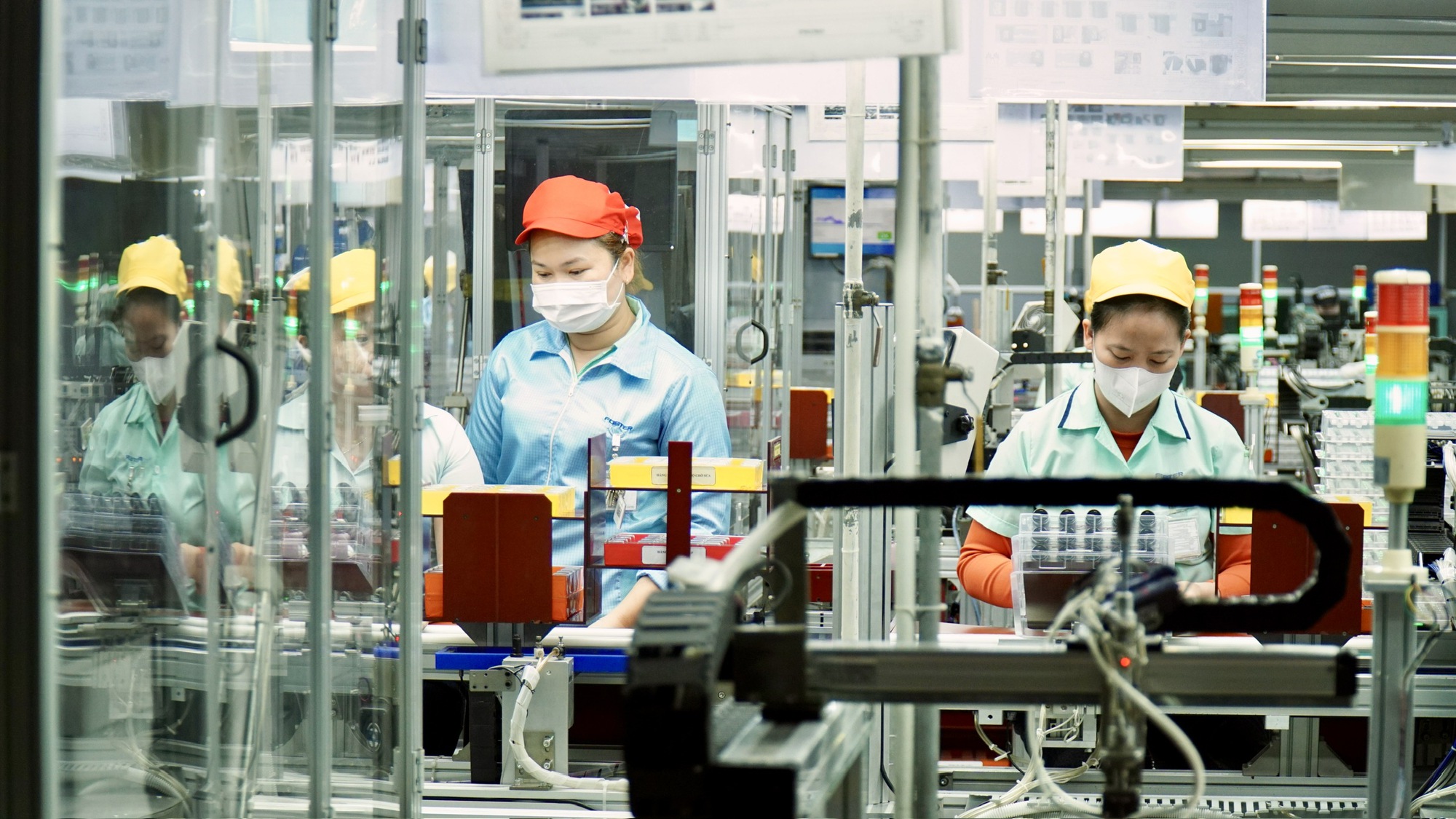 Làm việc xuyên lễ 30-4 và 1-5, người lao động được trả lương thế nào? - Ảnh 1.