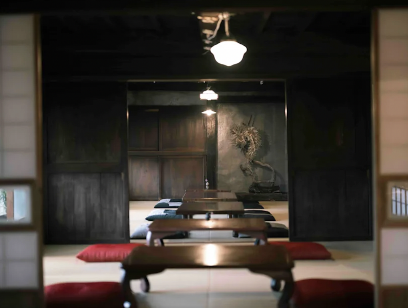 Tiếp viên hãng hàng không đắt giá nhất hành tinh bỏ việc về nông thôn, đầu tư hơn 8 tỷ cải tạo công trình 180 năm tuổi làm tiệm bánh đẹp như mơ- Ảnh 2.