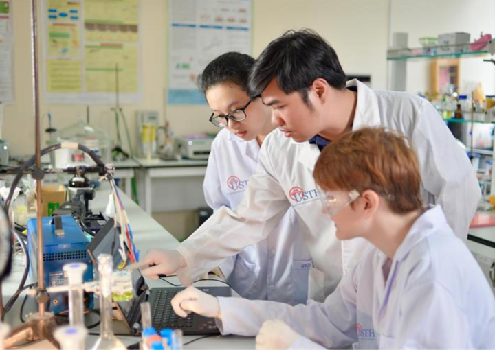 Bộ GD&ĐT dự kiến cấp học bổng 37-84 triệu đồng/năm cho 15 ngành chiến lược- Ảnh 1.