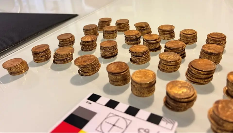 Lâu lắm rồi nước Nga mới tìm thấy kho báu lớn như vậy: Nắp tự vỡ, vàng ở đâu tuôn ra “xối xả như mưa”- Ảnh 3.