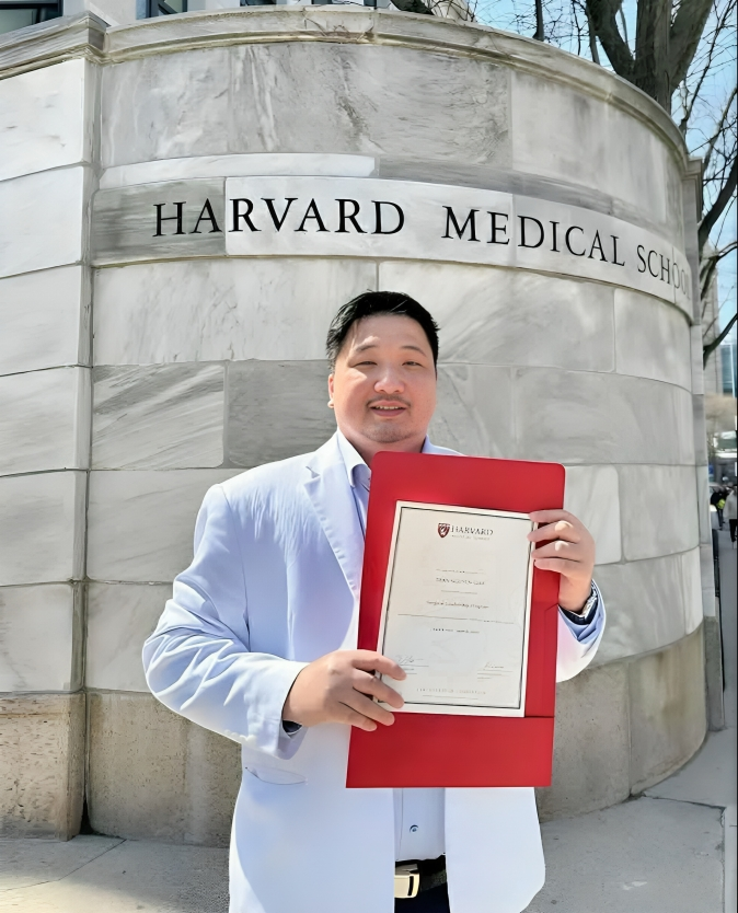 Danh tính TikToker người Việt đang bị giục xóa video vì "ảnh hưởng bữa cơm gia đình"- Ảnh 1.