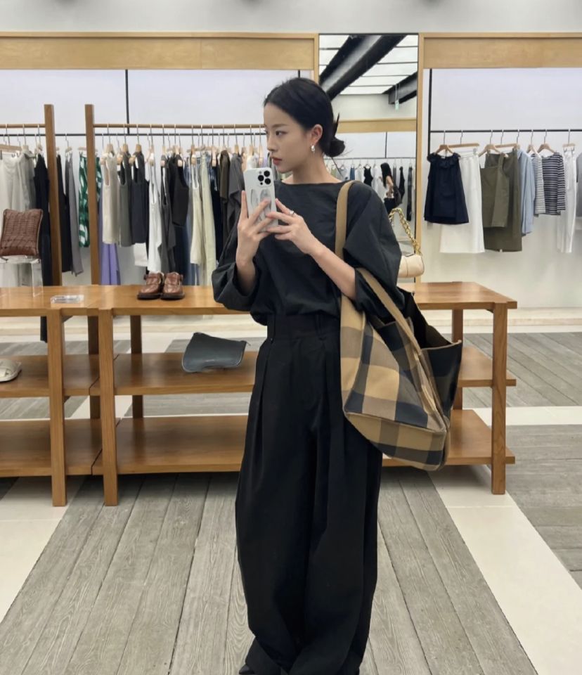 Áp lực “sống như trên mạng” khiến nhiều người tiêu tiền vượt khả năng và những hệ lụy phía sau- Ảnh 1.