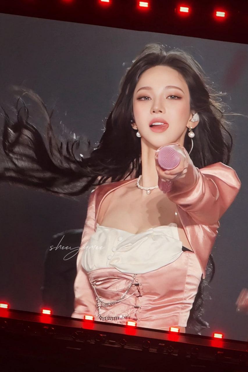 Cả triệu người sững sờ trước nhan sắc đẳng cấp của mỹ nhân đẹp hơn trí tuệ nhân tạo, visual cỡ này bảo sao cứ mãi hot! - Ảnh 1.