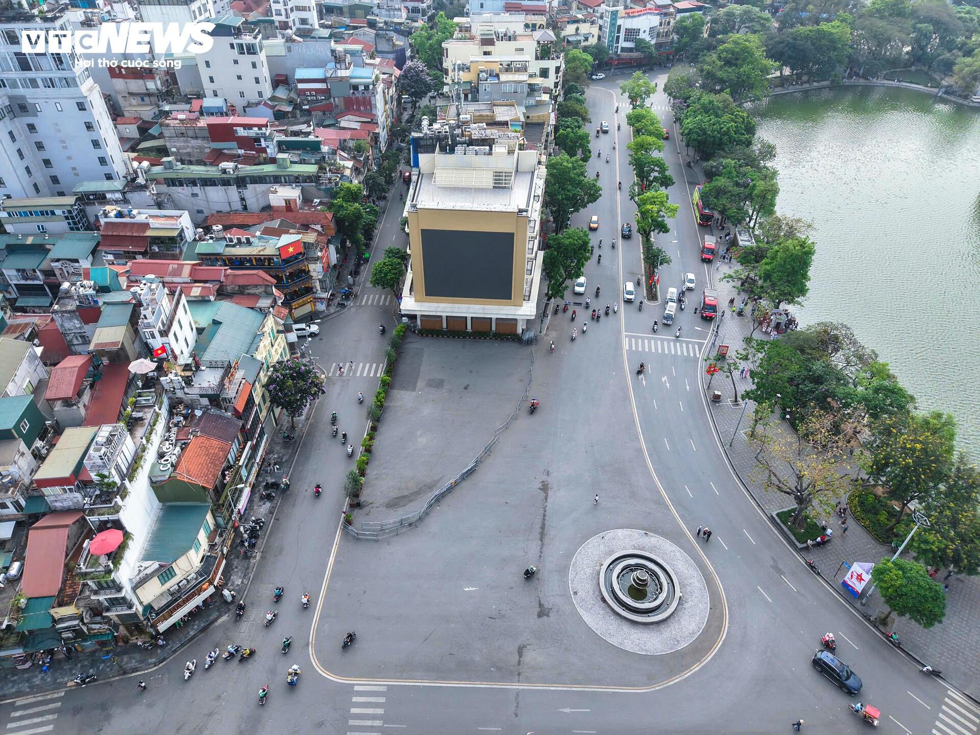Quảng trường hơn 2ha sát Hồ Gươm dần lộ diện sau 5 tháng giải phóng mặt bằng- Ảnh 10.