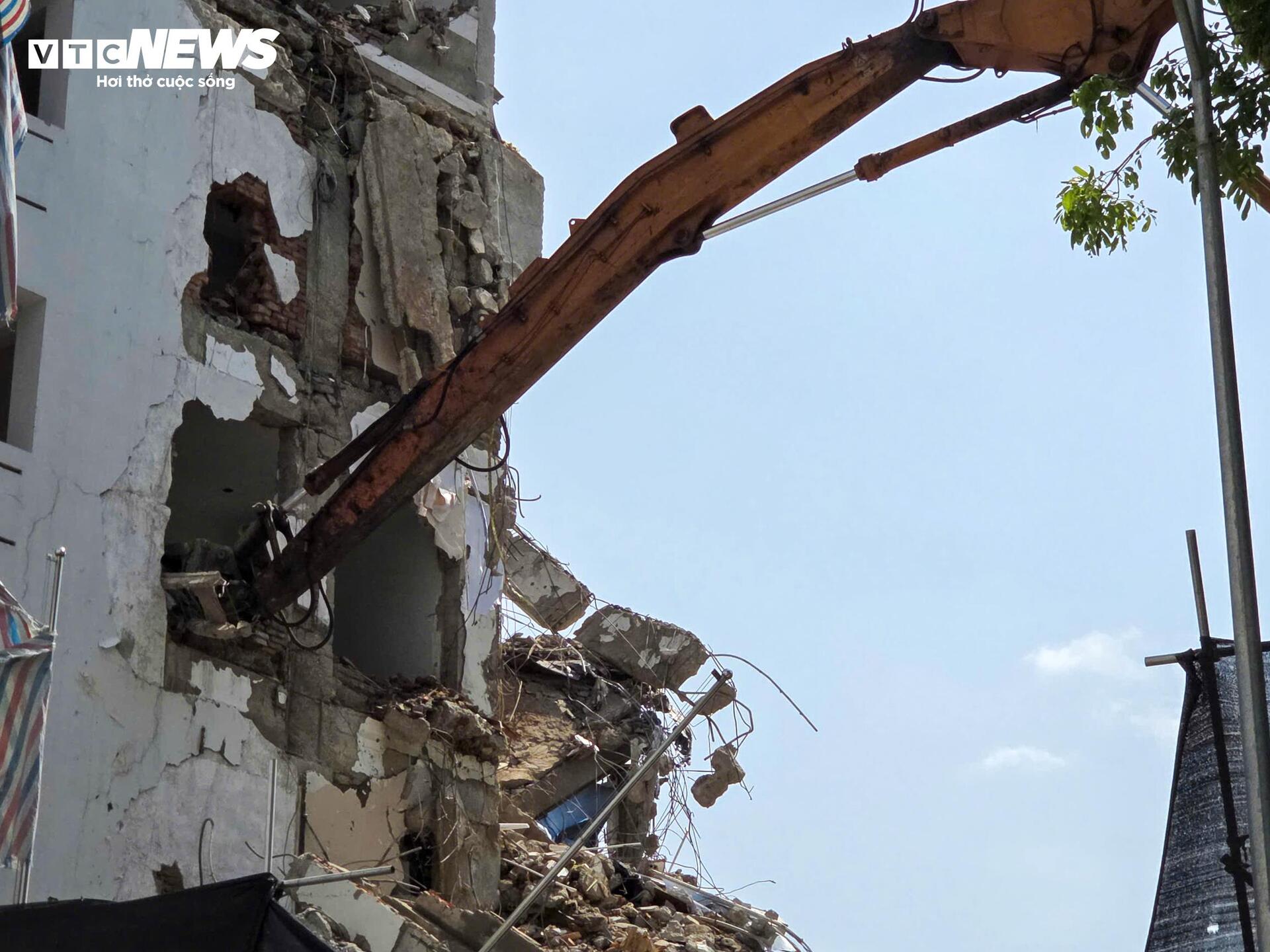 Quảng trường hơn 2ha sát Hồ Gươm dần lộ diện sau 5 tháng giải phóng mặt bằng- Ảnh 4.