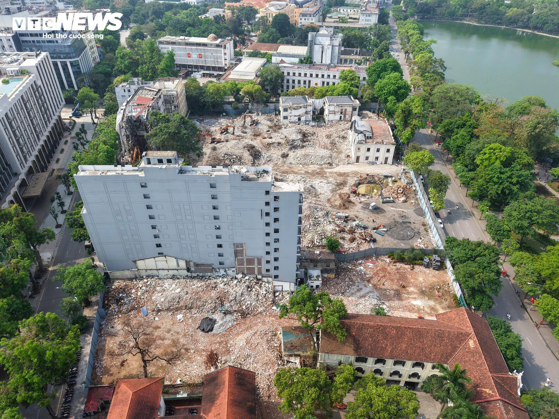 Quảng trường hơn 2ha sát Hồ Gươm dần lộ diện sau 5 tháng giải phóng mặt bằng- Ảnh 5.