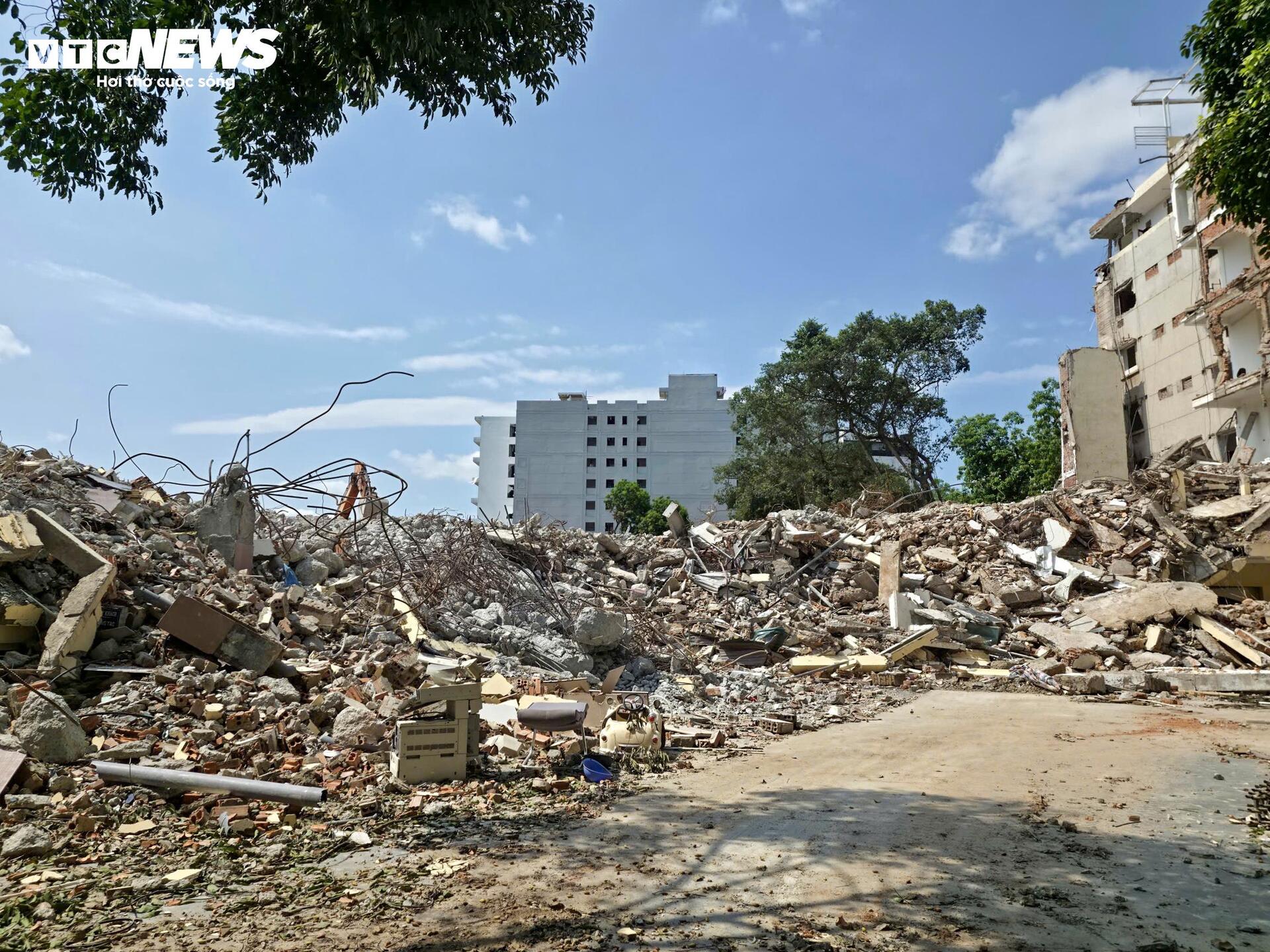 Quảng trường hơn 2ha sát Hồ Gươm dần lộ diện sau 5 tháng giải phóng mặt bằng- Ảnh 2.