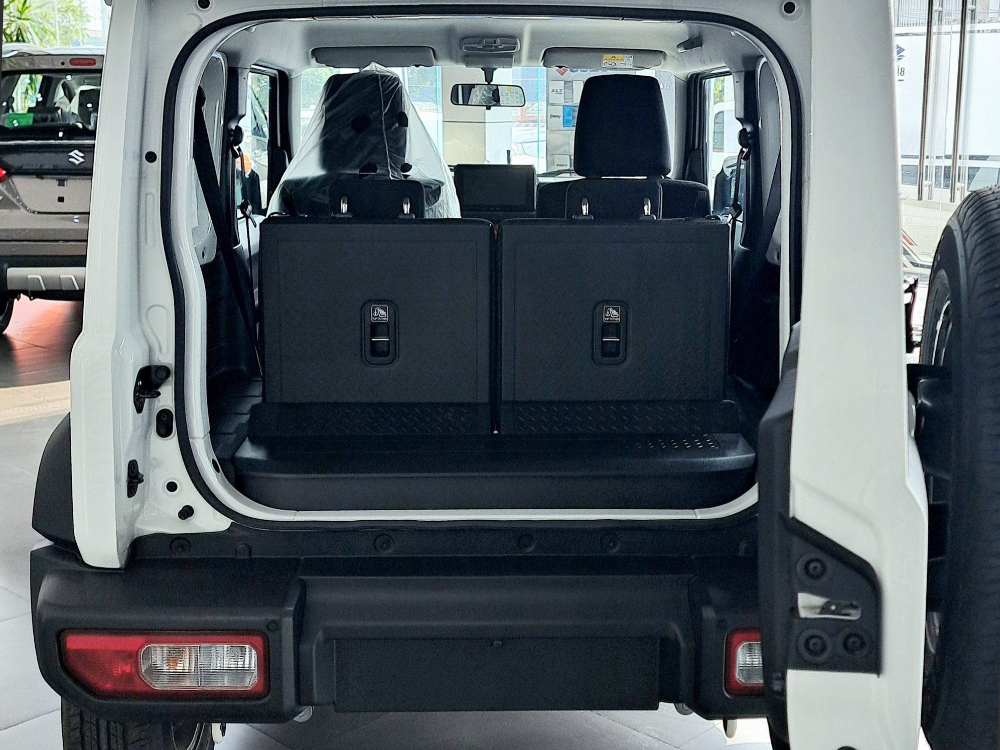 Suzuki Jimny giảm giá kỷ lục 140 triệu tại đại lý: Giá thực tế còn 649 triệu đồng, dễ tiếp cận hơn cho các dân chơi Việt thích off-road- Ảnh 10.