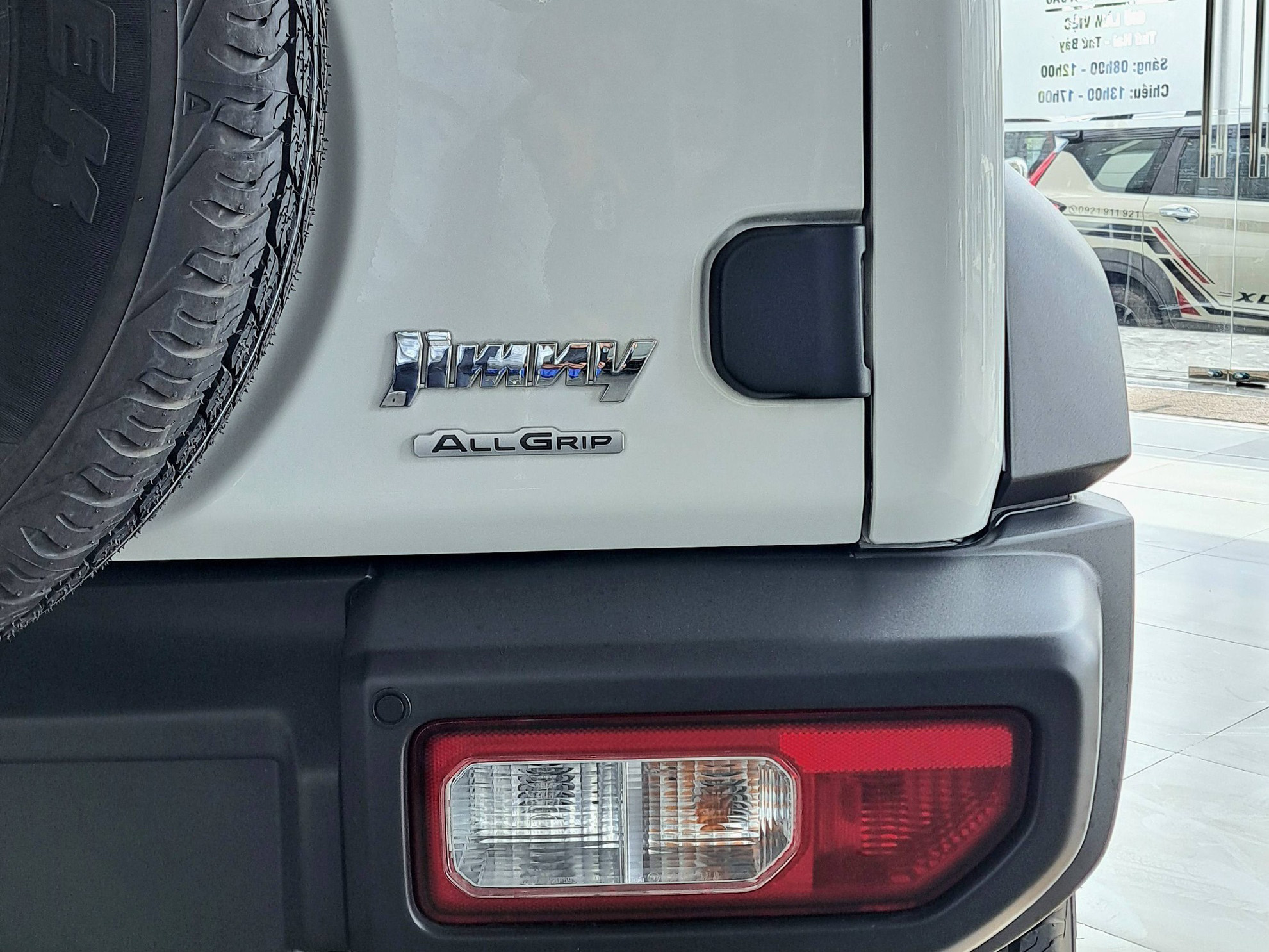 Suzuki Jimny giảm giá kỷ lục 140 triệu tại đại lý: Giá thực tế còn 649 triệu đồng, dễ tiếp cận hơn cho các dân chơi Việt thích off-road- Ảnh 5.