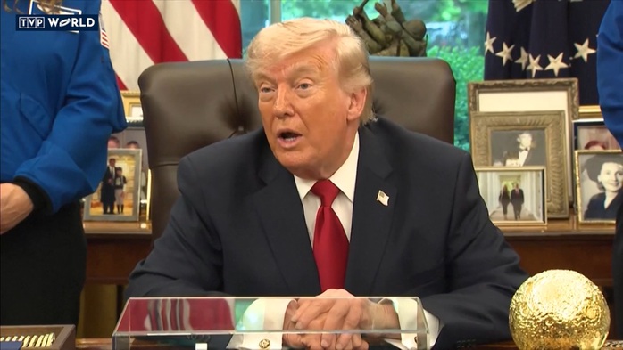 Tổng thống Donald Trump khước từ ý định hỗ trợ của ông Vladimir Putin- Ảnh 1.