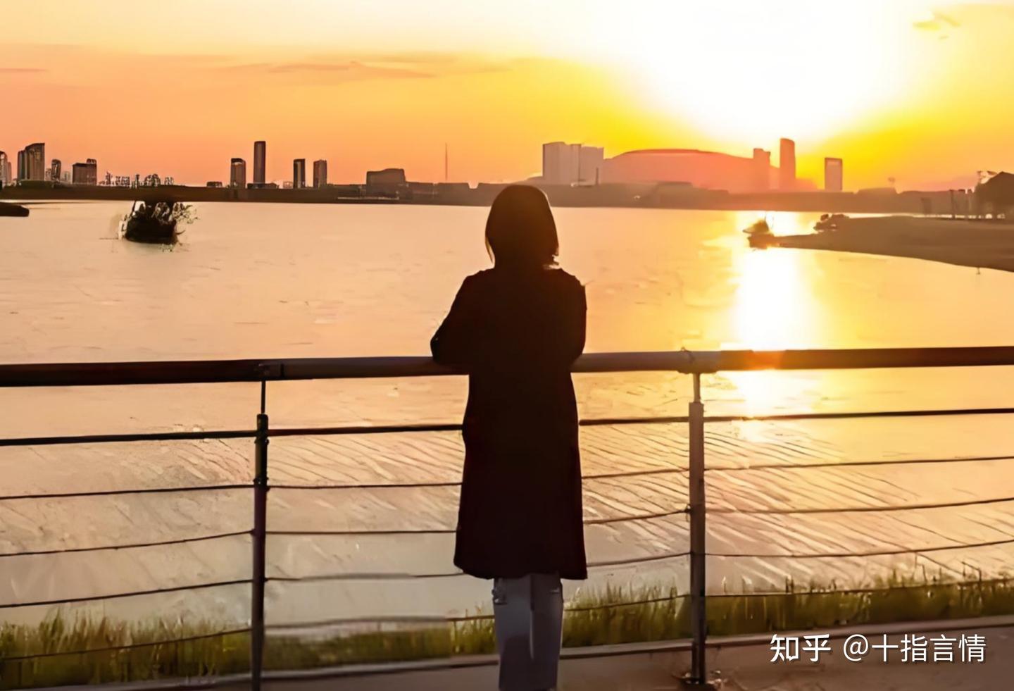 Chị gái tôi, 50 tuổi, ly hôn sau 30 năm hôn nhân: Khi có tiền riêng, phụ nữ mới dám chọn cuộc đời mình- Ảnh 1.