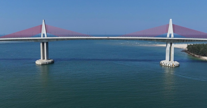 Thông xe cầu vượt biển dài nhất miền Trung- Ảnh 1.