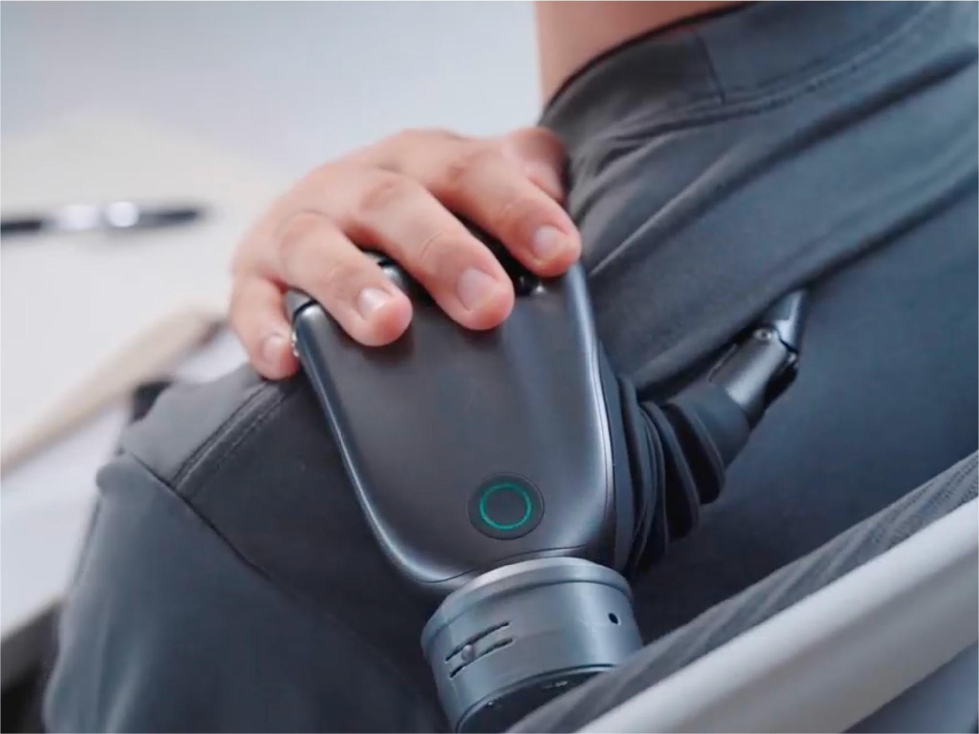 Trung Quốc lại một lần nữa khiến cả thế giới bất ngờ với cánh tay giả có thể "đọc" suy nghĩ và di chuyển linh hoạt ngay cả khi không kết nối với cơ thể người!- Ảnh 1.