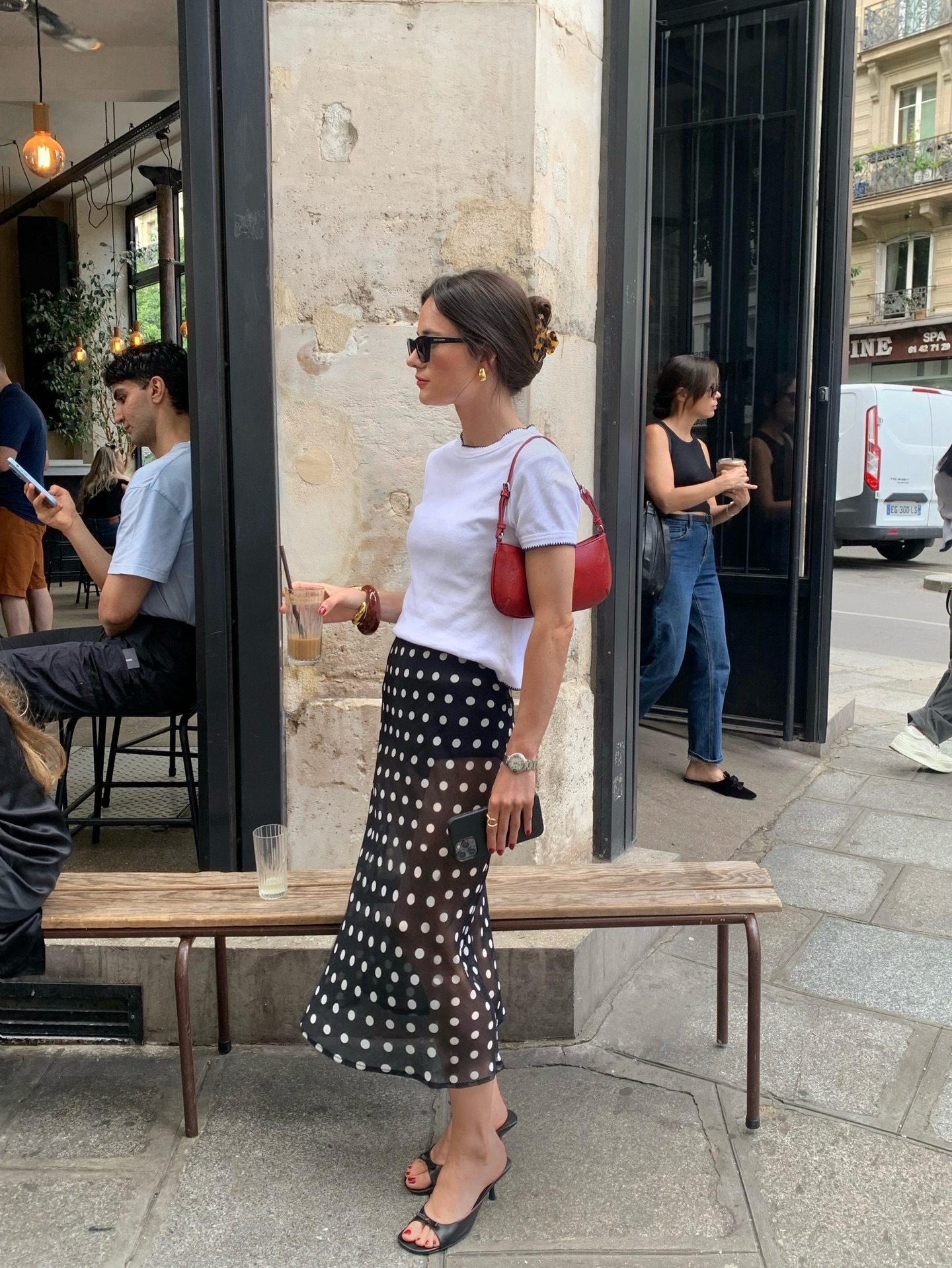 5 mẫu giày phụ nữ Pháp mix với váy: Siêu tôn dáng, nâng tầm vẻ sang trọng của cả set đồ - Ảnh 1.