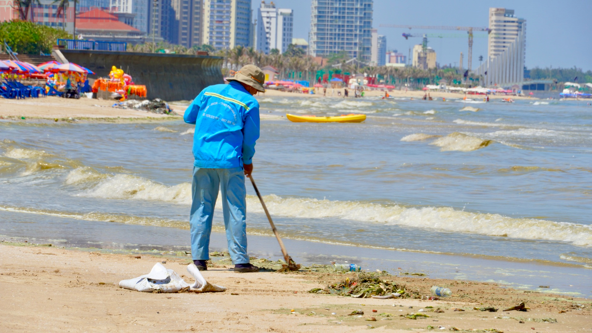 Biển Bãi Sau Vũng Tàu chuyển màu xanh như matcha , du khách lo ngại điều gì? - Ảnh 6. Biển Bãi Sau Vũng Tàu chuyển màu xanh như matcha , du khách lo ngại điều gì? - Ảnh 6.