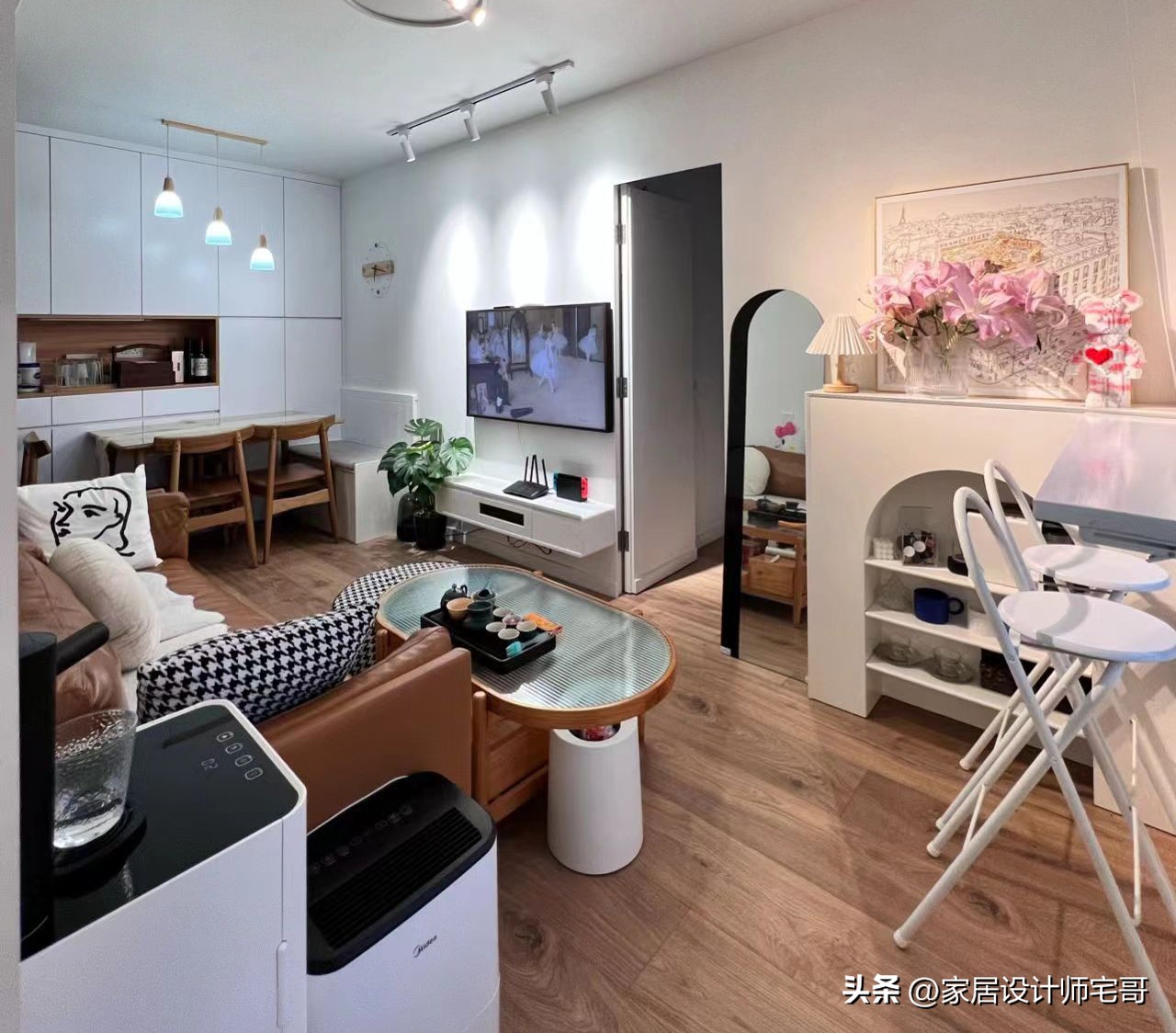 Căn hộ 35m² có 3 phòng ngủ cho gia đình 4 người: Nhỏ nhưng đủ đầy, khiến nhiều người phải suy nghĩ lại về khái niệm “nhà rộng mới thoải mái” - Ảnh 1.