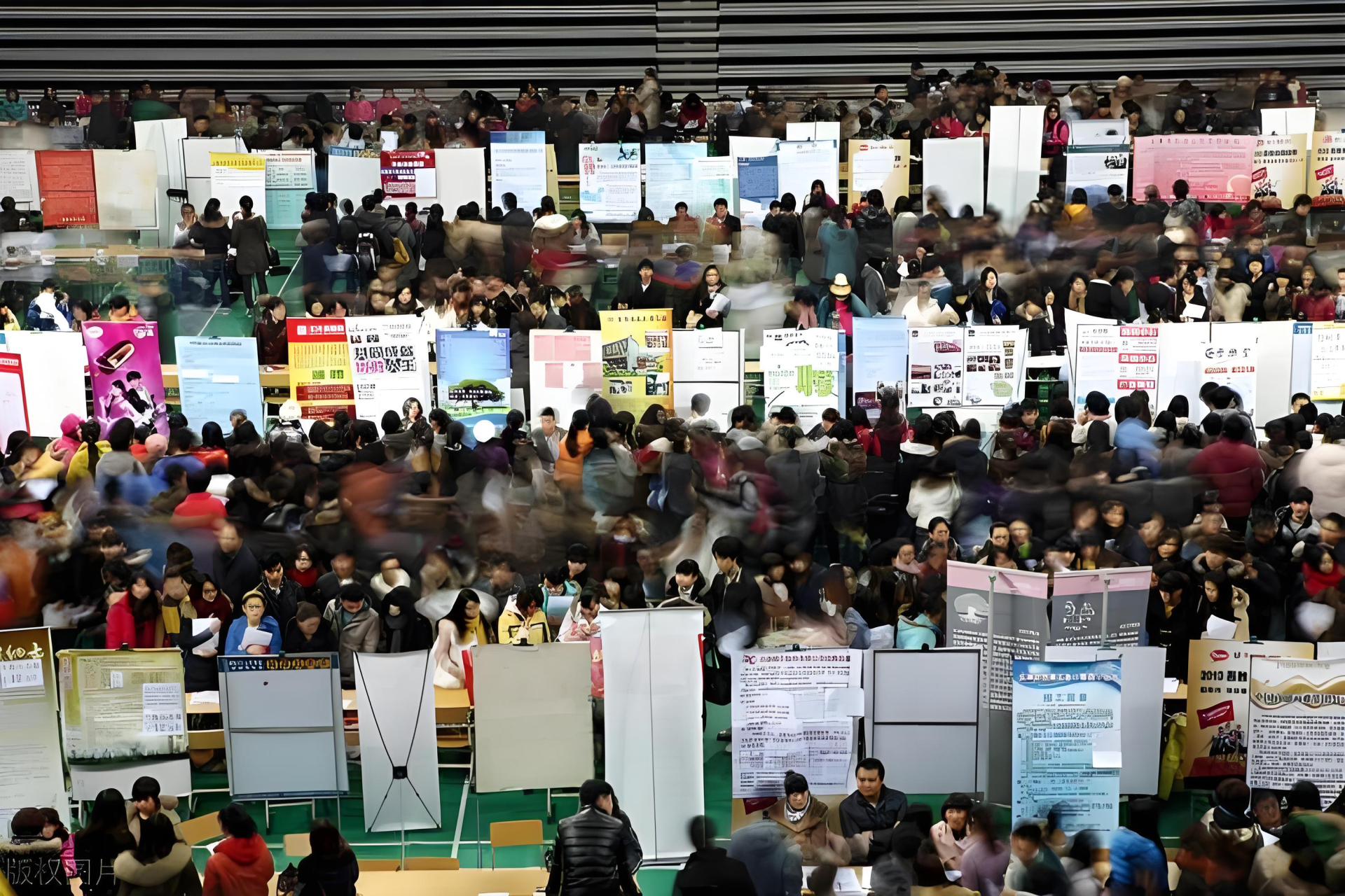 Vì sao 109 đại học Trung Quốc xóa bỏ ngành Ngoại ngữ: "Tảng băng trôi" AI và cái bẫy đào tạo chi phí thấp- Ảnh 1.