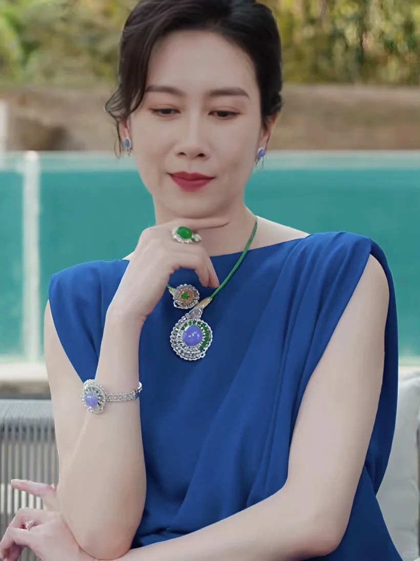 Câu chuyện ngọc bích của các "phú bà": Người chọn độ trong, kẻ mê màu sắc, nhìn viên ngọc trên cổ biết được đẳng cấp thượng lưu đến đâu- Ảnh 3.