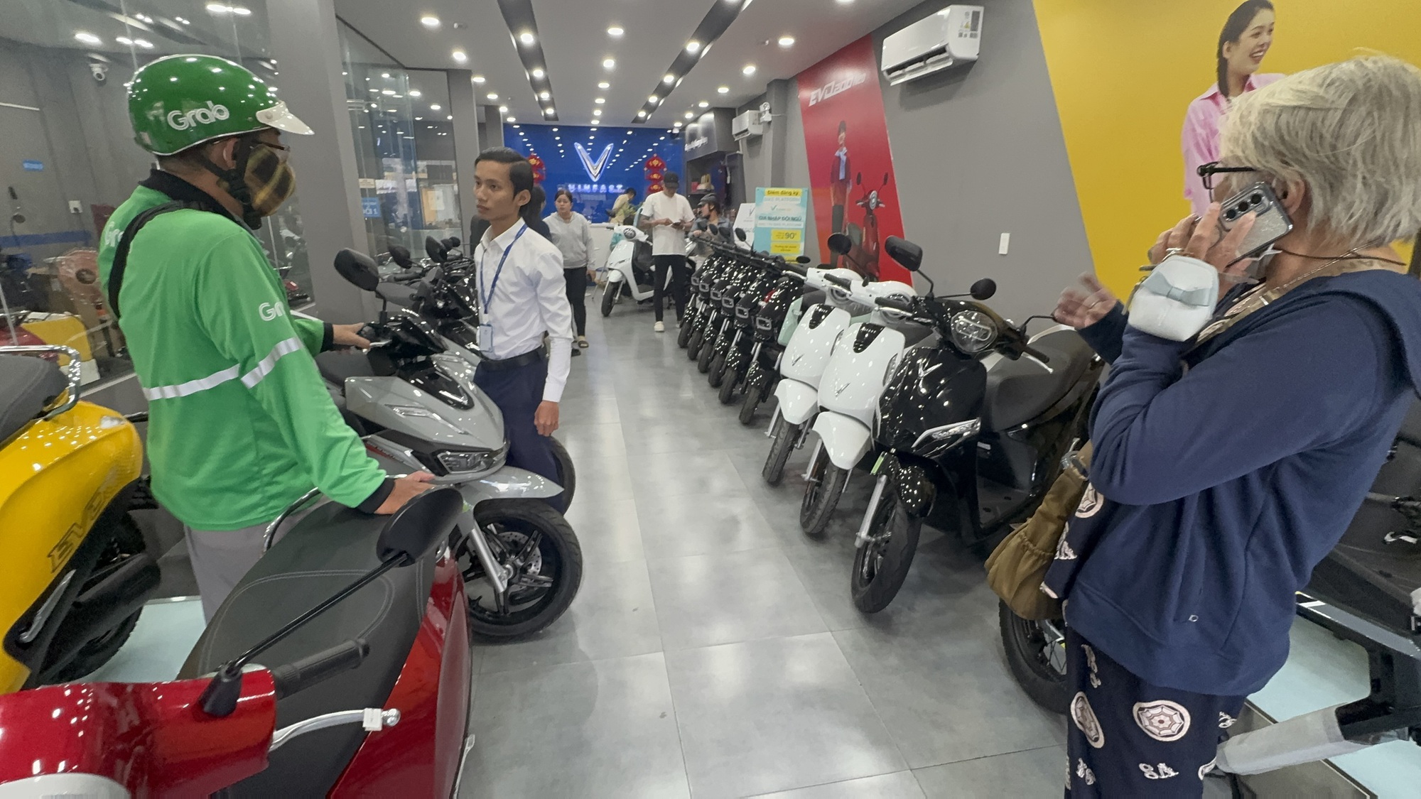 Tài xế xe công nghệ chuyển sang xe điện để tiết kiệm Chi phí xăng năm 2026 - Ảnh 1. Tài xế xe công nghệ chuyển sang xe điện để tiết kiệm Chi phí xăng năm 2026 - Ảnh 1.