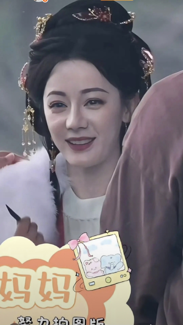 Địch Lệ Nhiệt Ba đã làm gì với gương mặt?- Ảnh 8.