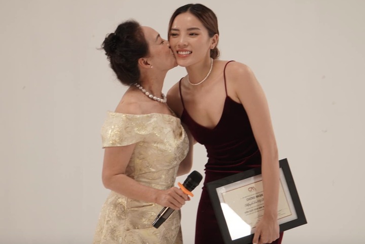 NSND đóng phim dẫn đầu phòng vé: Là mỹ nhân màn ảnh, U70 vẫn trẻ đẹp khó tin- Ảnh 10.