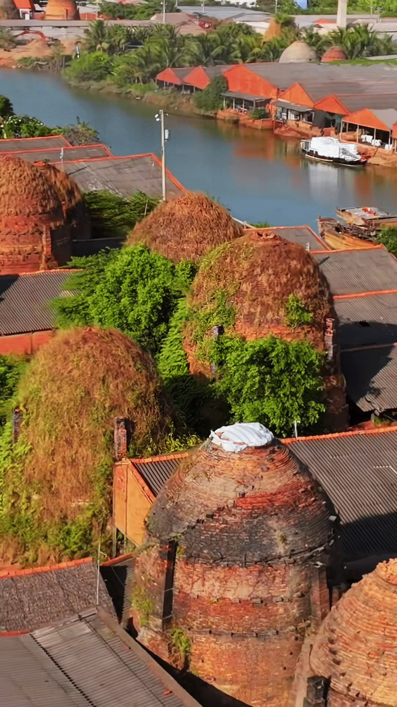 Lạc lối ở "Vương quốc đỏ" hơn 100 tuổi ở miền Tây: Góc check-in tuyệt đối điện ảnh, chục năm nữa chưa chắc đã còn nguyên vẹn để ngắm!- Ảnh 2.