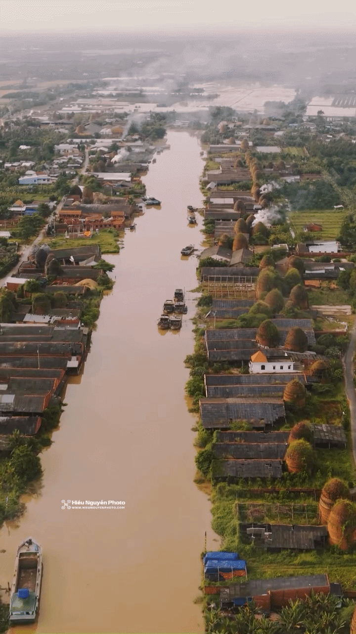 Lạc lối ở "Vương quốc đỏ" hơn 100 tuổi ở miền Tây: Góc check-in tuyệt đối điện ảnh, chục năm nữa chưa chắc đã còn nguyên vẹn để ngắm!- Ảnh 1.