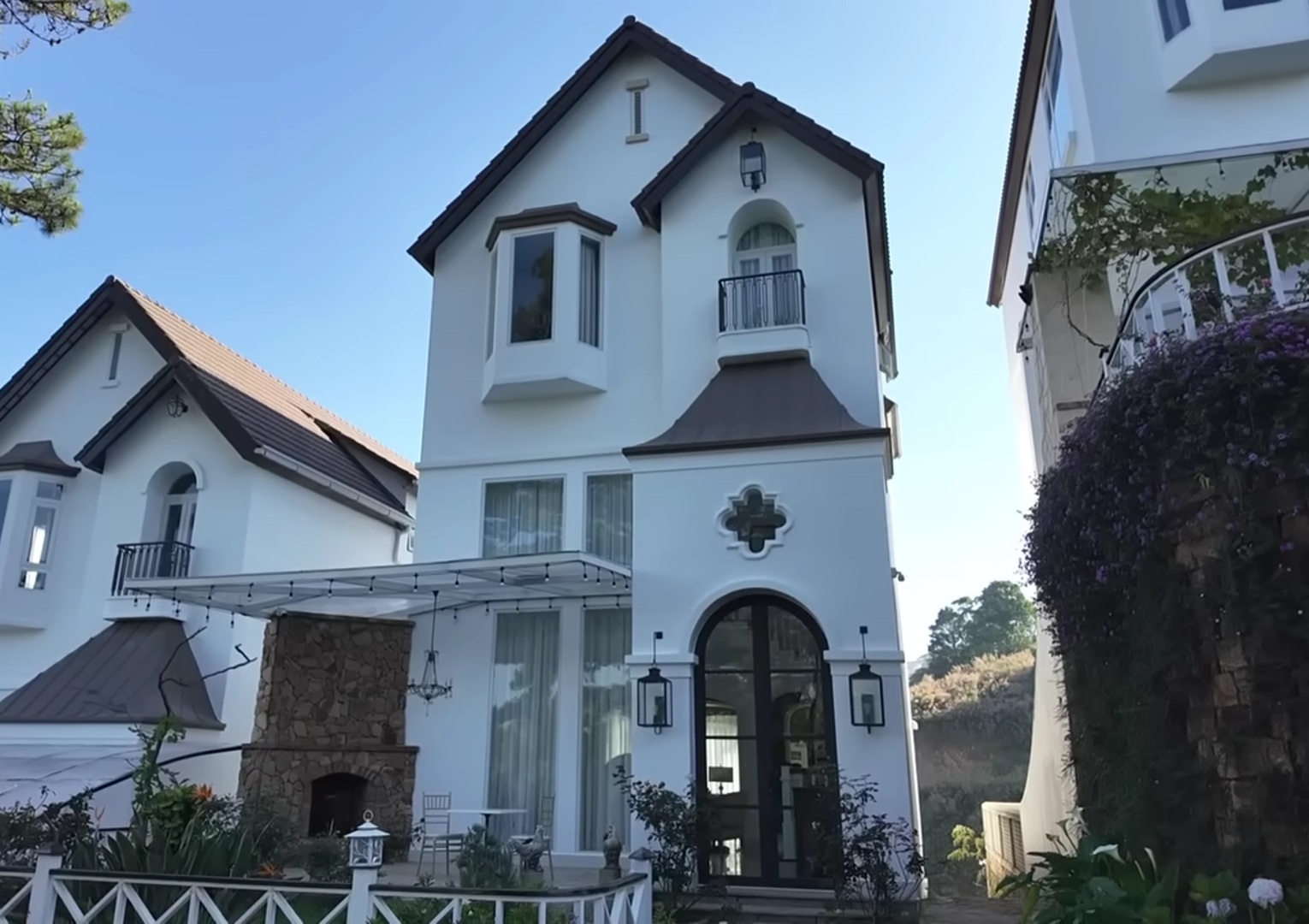 Choáng ngợp biệt thự hơn 20 tỷ của Lệ Quyên ở Đà Lạt: "Trời ơi, đẹp quá!" - Ảnh 2.