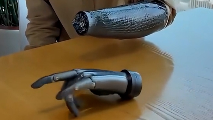Trung Quốc lại một lần nữa khiến cả thế giới bất ngờ với cánh tay giả có thể "đọc" suy nghĩ và di chuyển linh hoạt ngay cả khi không kết nối với cơ thể người!- Ảnh 2.