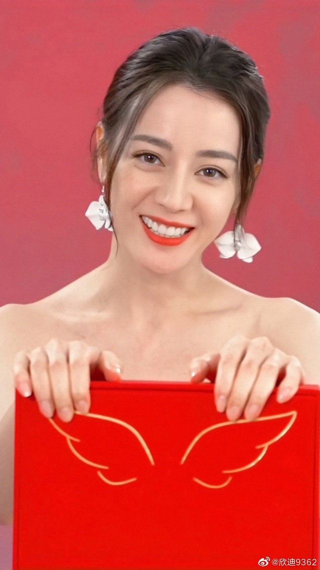 Địch Lệ Nhiệt Ba đã làm gì với gương mặt?- Ảnh 5.