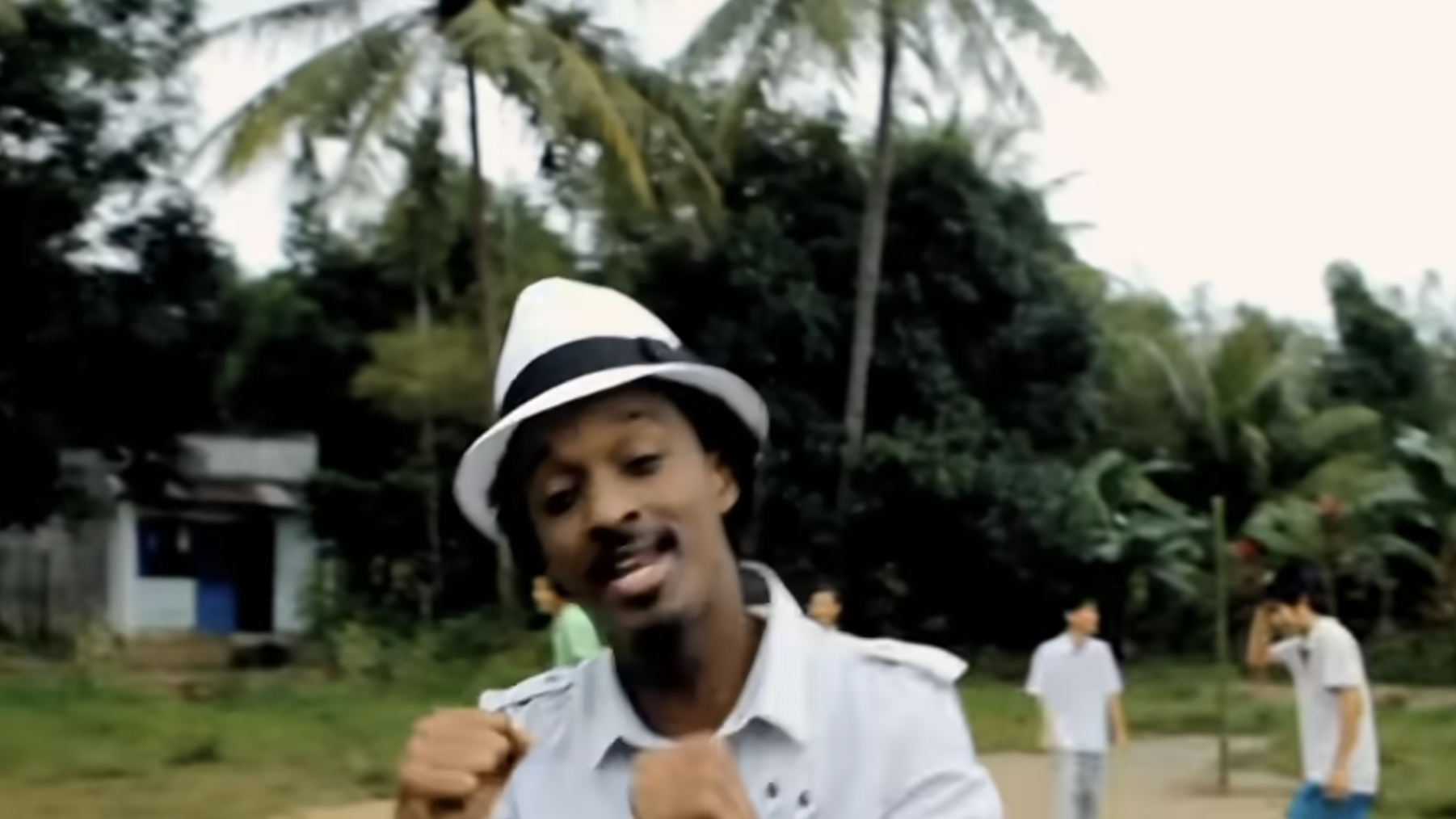 Một cảnh bình dị ở Việt Nam nổi tiếng toàn cầu khi xuất hiện trong MV huyền thoại World Cup 16 năm trước- Ảnh 3.