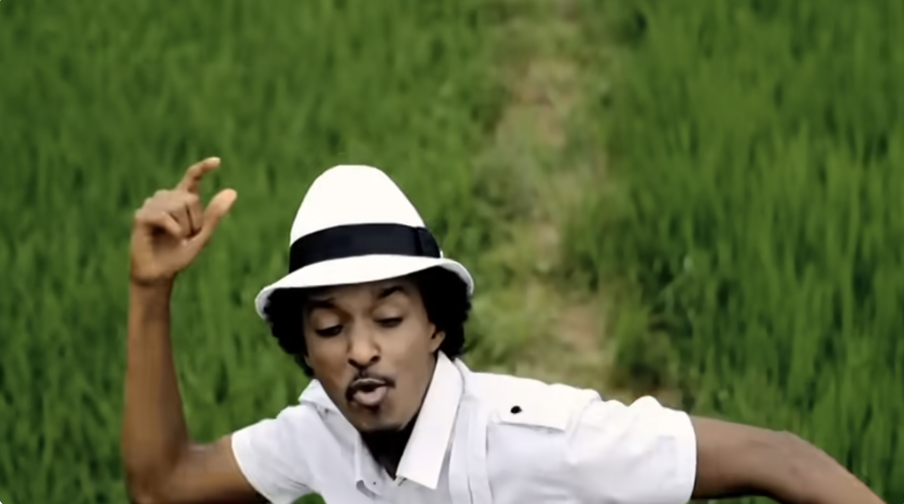 Một cảnh bình dị ở Việt Nam nổi tiếng toàn cầu khi xuất hiện trong MV huyền thoại World Cup 16 năm trước- Ảnh 2.