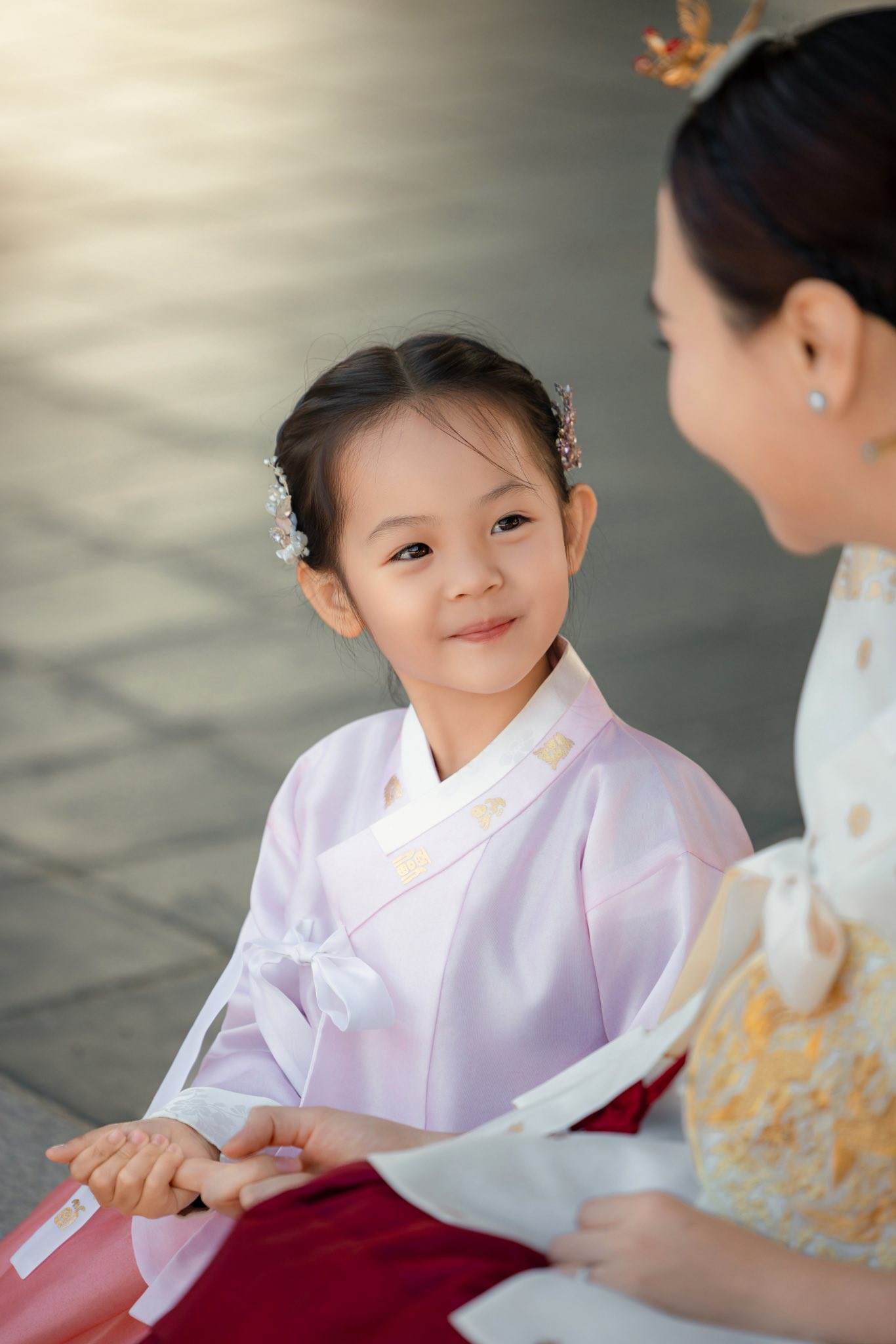 Ái nữ nhà đại gia Cường Đô La: Mới 6 tuổi đã biết phụ mẹ chăm em, có nét "mỹ nhân" ngay từ nhỏ- Ảnh 3.